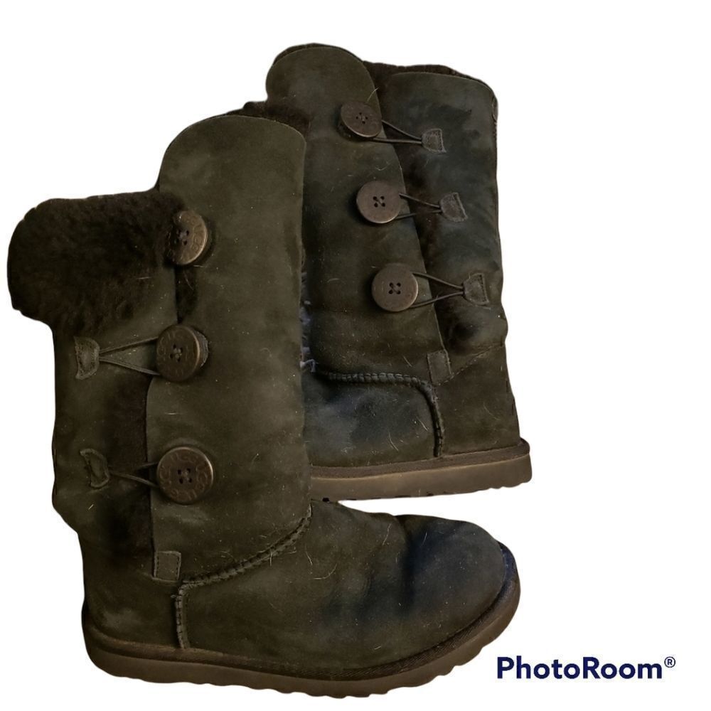 Black uggs Bailey button size 6.5